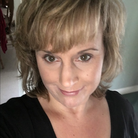 Meet your Posher, Holly - Picture 1 of 1